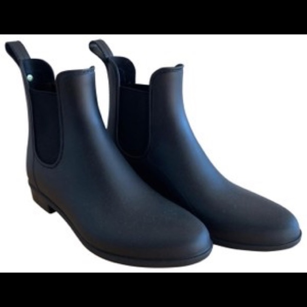 Matte navy rain boots